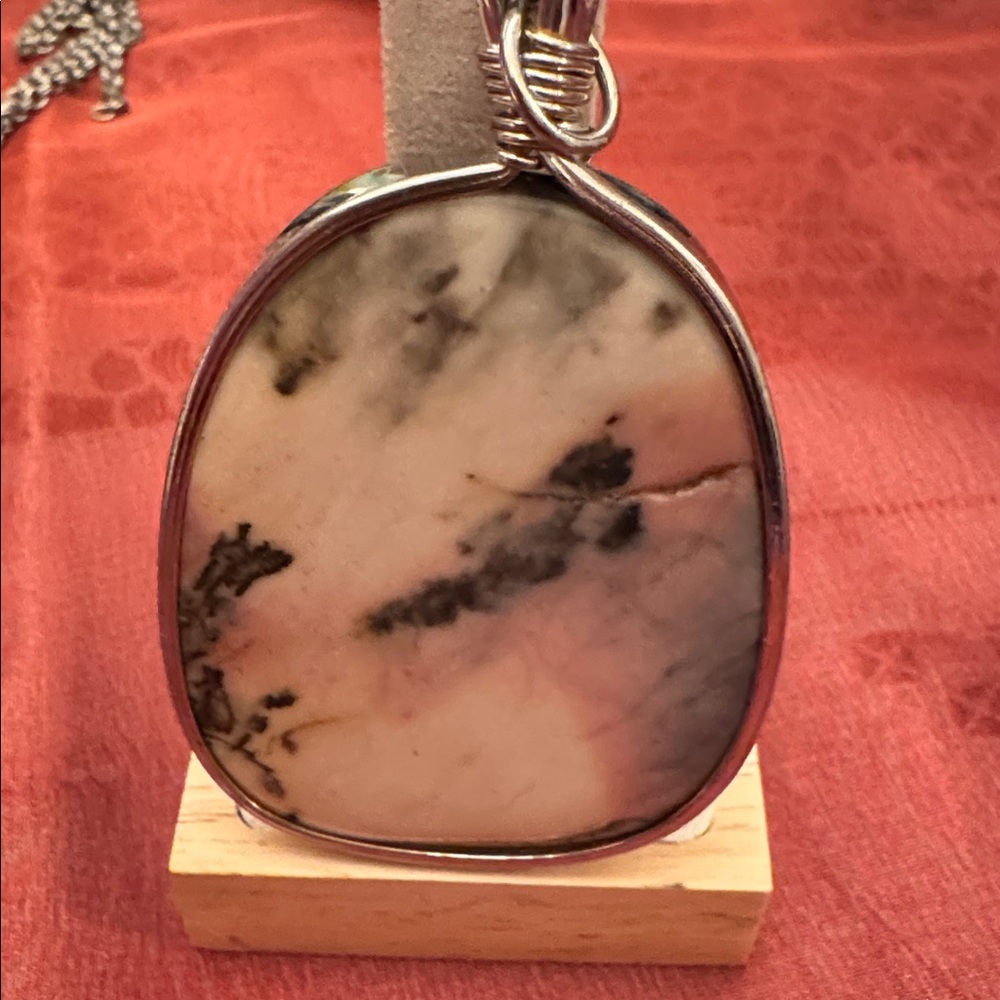Dentrite Agate Statement Pendent - image 5
